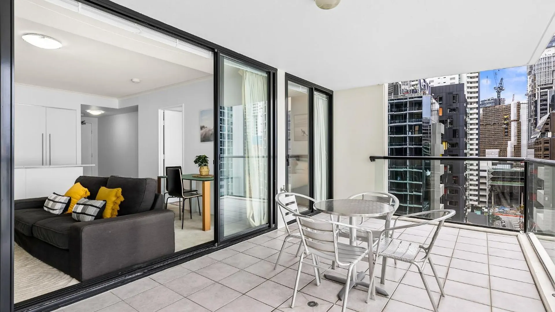 1-Bed Brisbane City Centre With Pool, Bbq & Gym 0*,